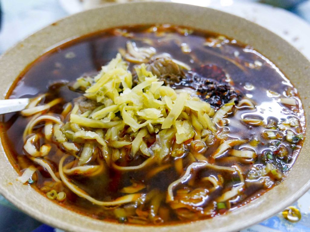 加了酸菜的牛肉麵
